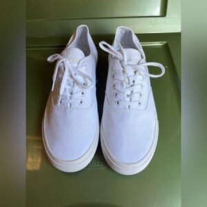 Lugz Women’s White Canvas Sneakers Size 10